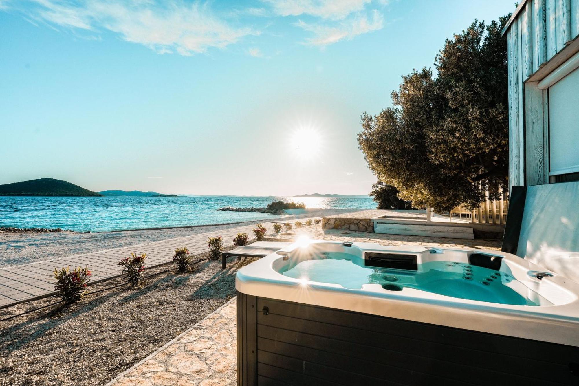 Buqez Eco Resort - Beach Villa 28 - Directly By Beach 드라게 외부 사진